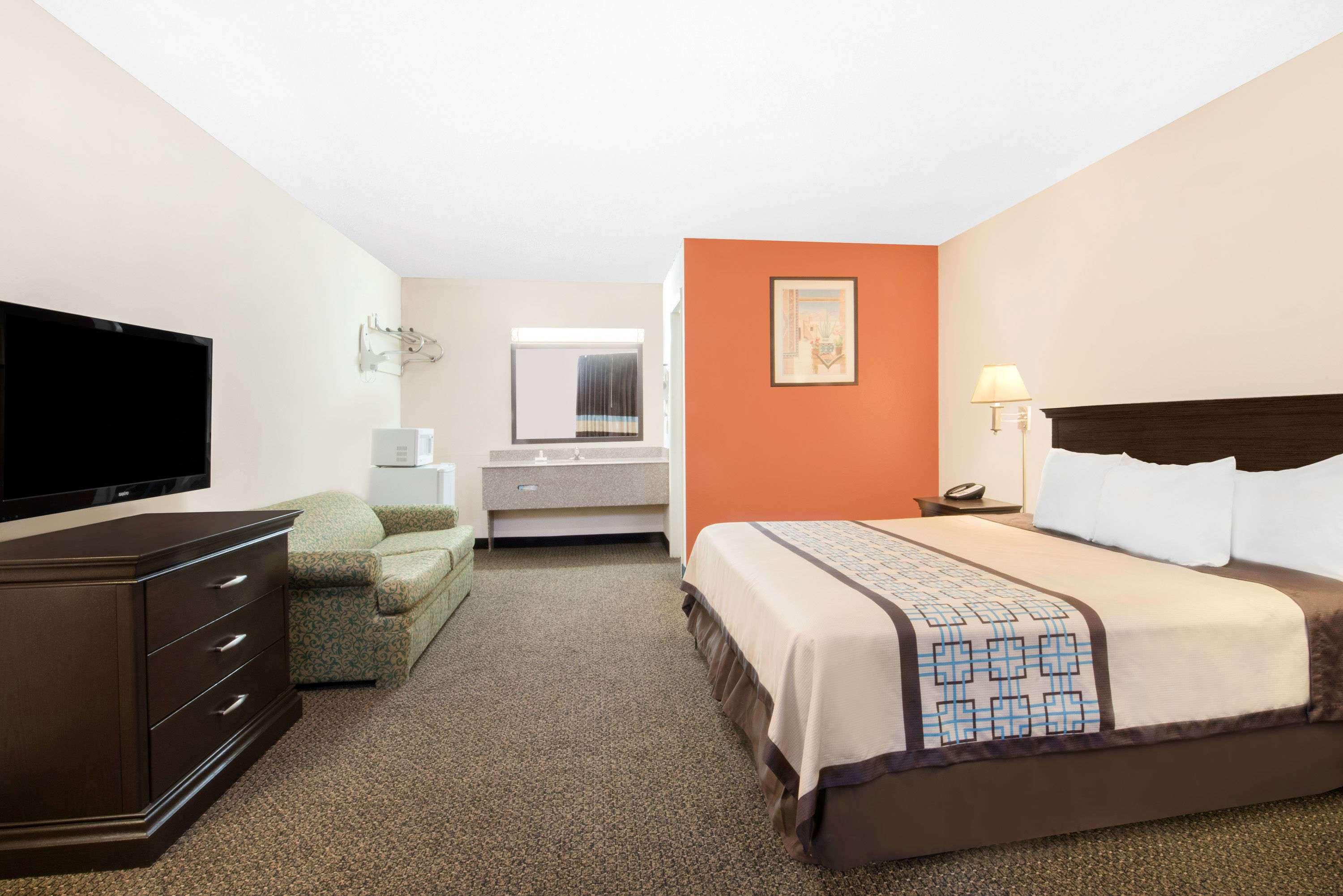 Days By Wyndham Motel